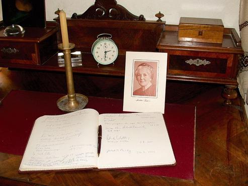 Mida Huber Haus Bild und Buch